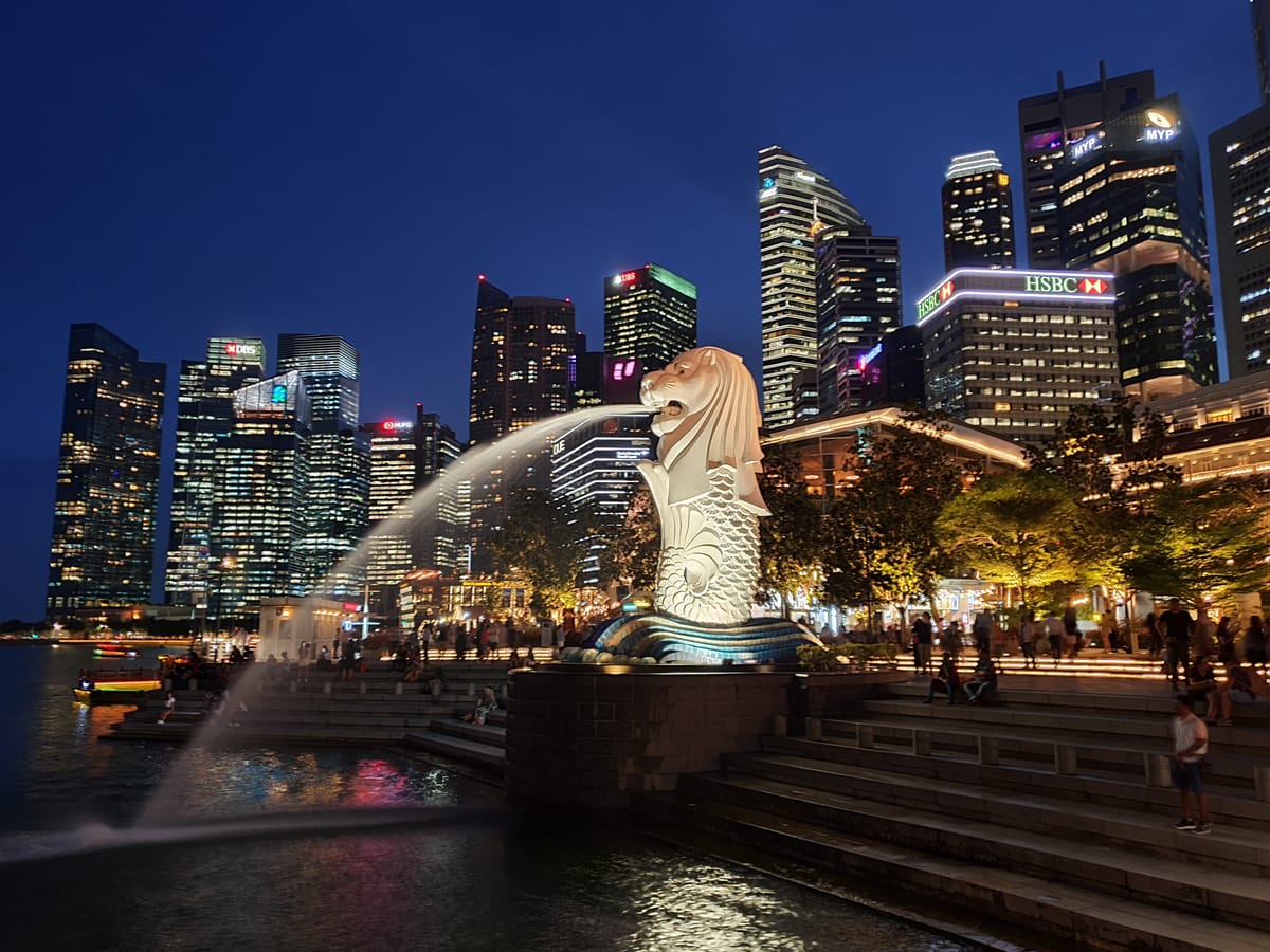 Merlion waterfront skyline in Singapore